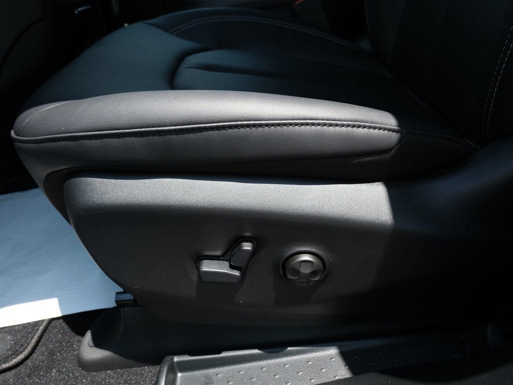 New 2027 Chrysler Pacifica Select w/ Family Tech Group FWD image 26