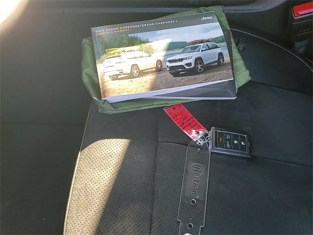 Used 2023 Jeep Grand Cherokee Altitude image 6