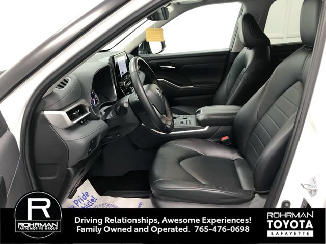 Used 2023 Toyota Highlander XLE AWD/4WD image 12