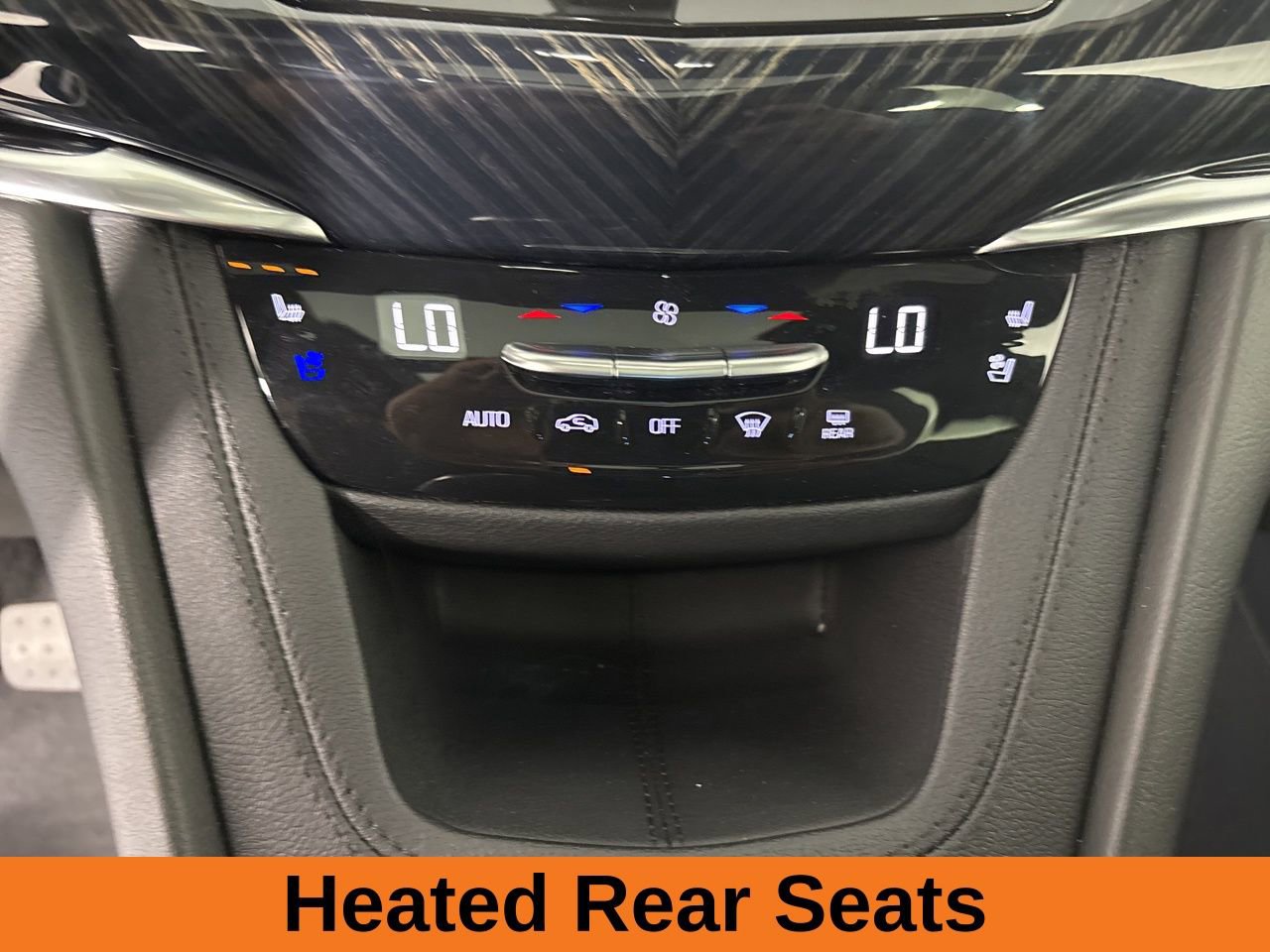 Used 2025 Cadillac XT6 Premium Luxury image 16