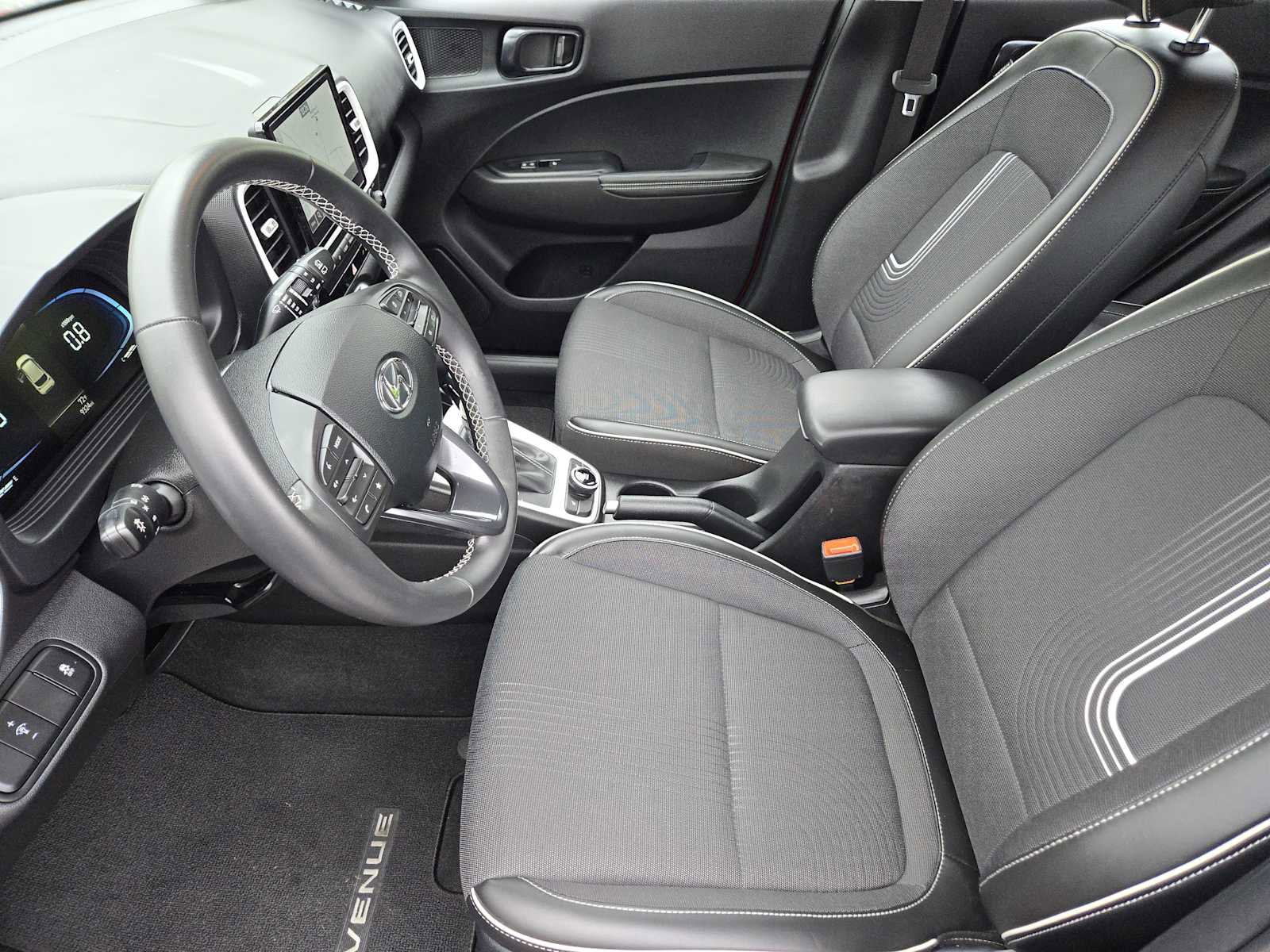Certified 2025 Hyundai Venue Limited image 12