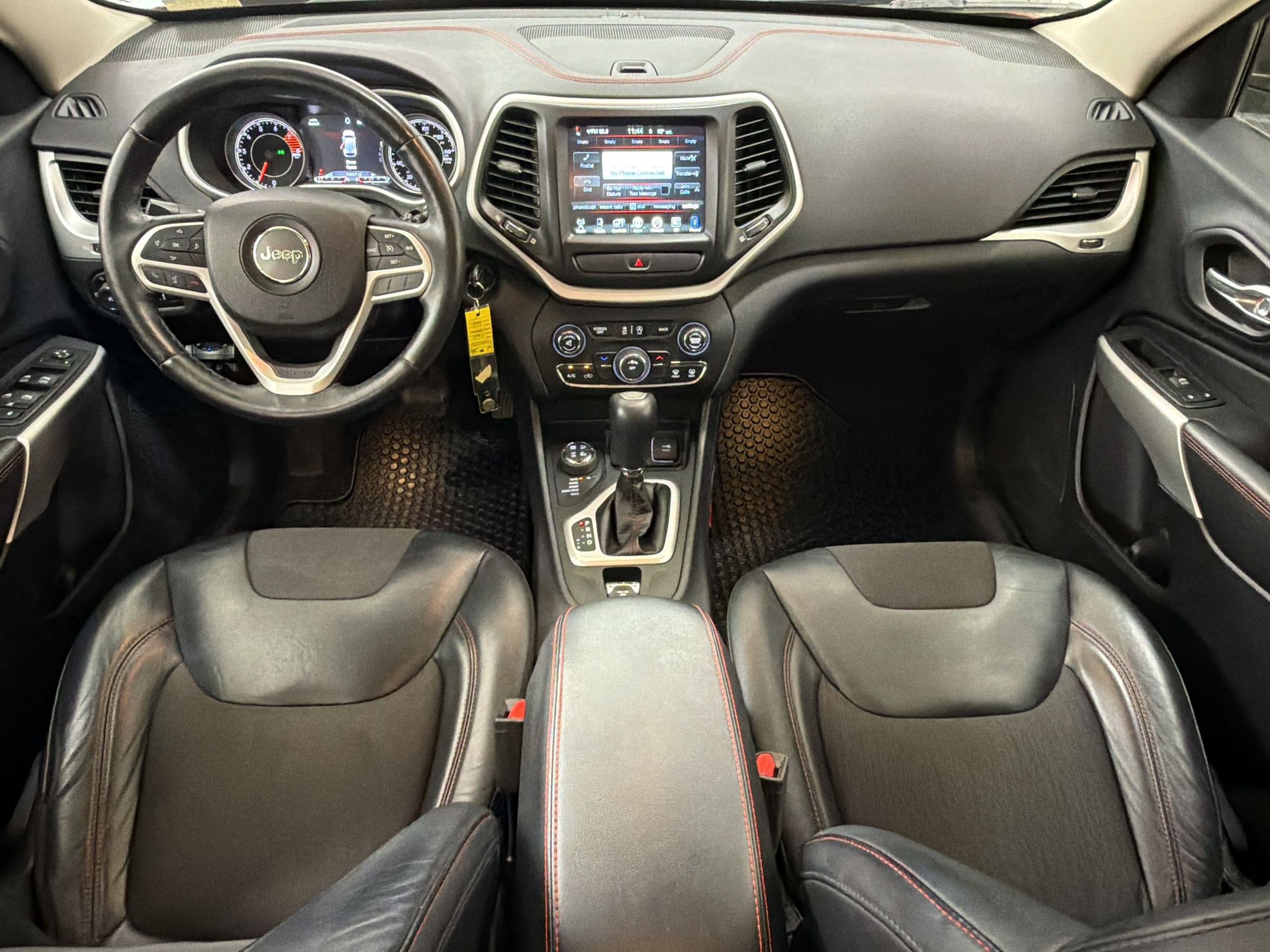 Used 2017 Jeep Cherokee Trailhawk w/ Cold Weather Group AWD/4WD image 16