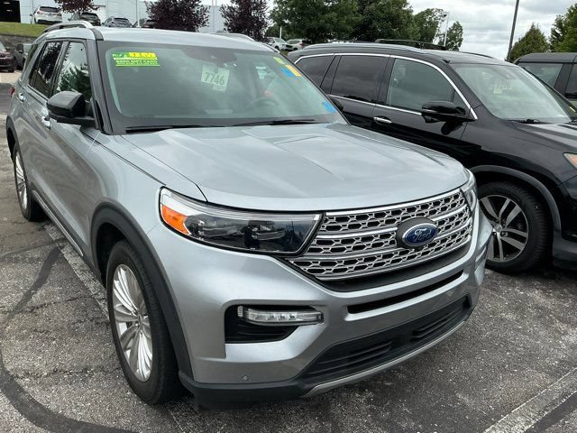Used 2022 Ford Explorer Limited w/ Equipment Group 301A AWD/4WD image 3