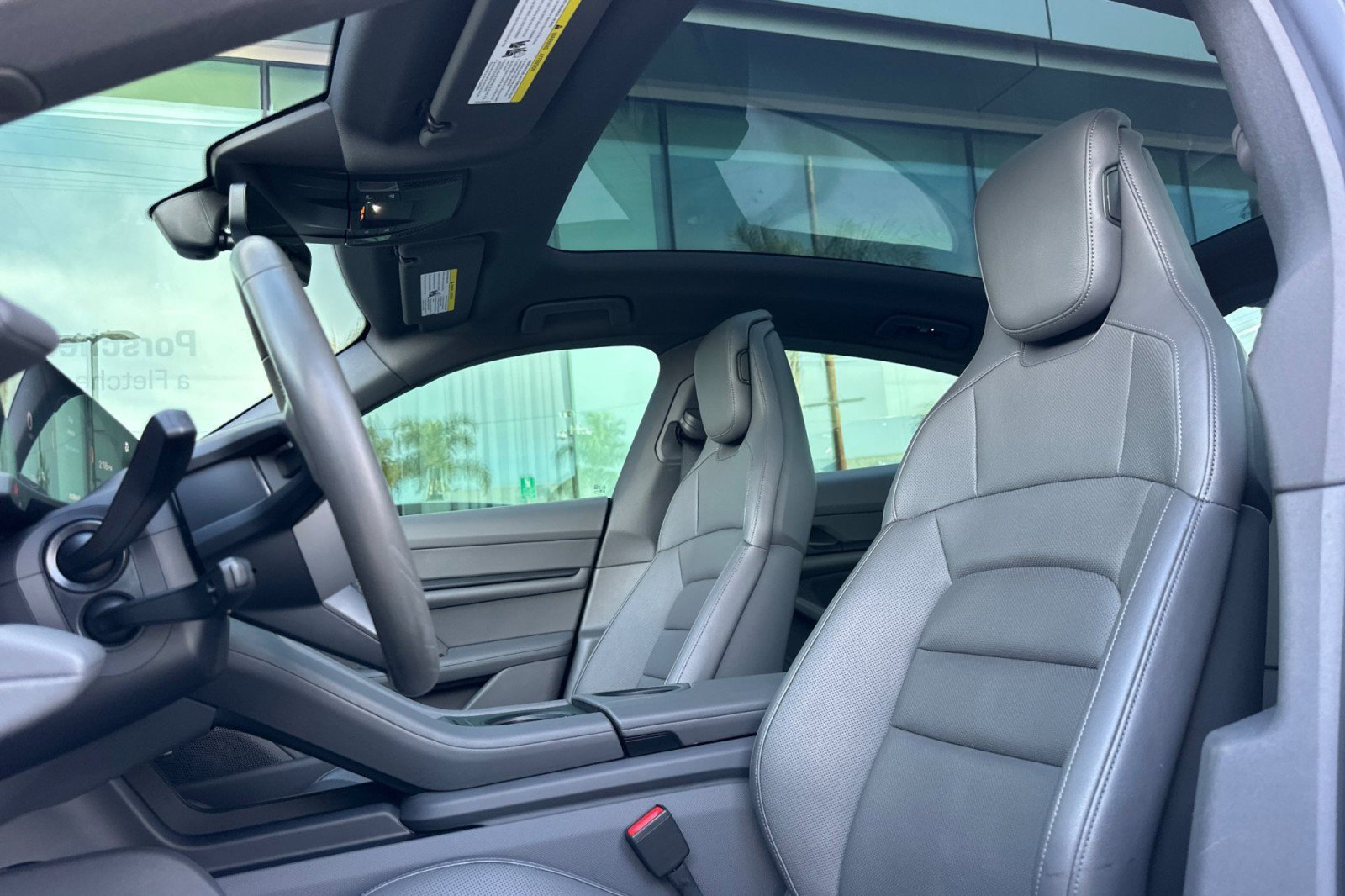 Used 2022 Porsche Taycan image 5