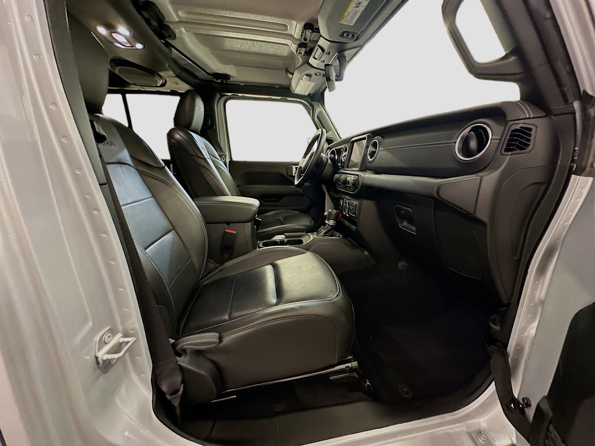 Used 2023 Jeep Wrangler Sahara w/ Cold Weather Group image 32