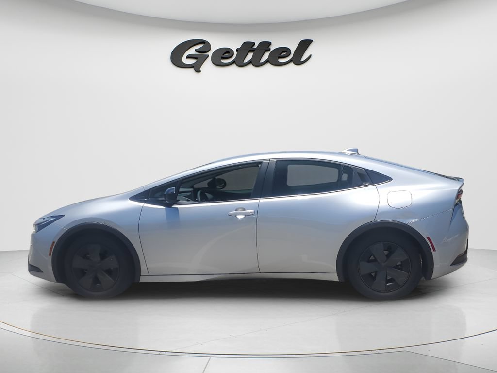 Used 2025 Toyota Prius LE FWD image 8