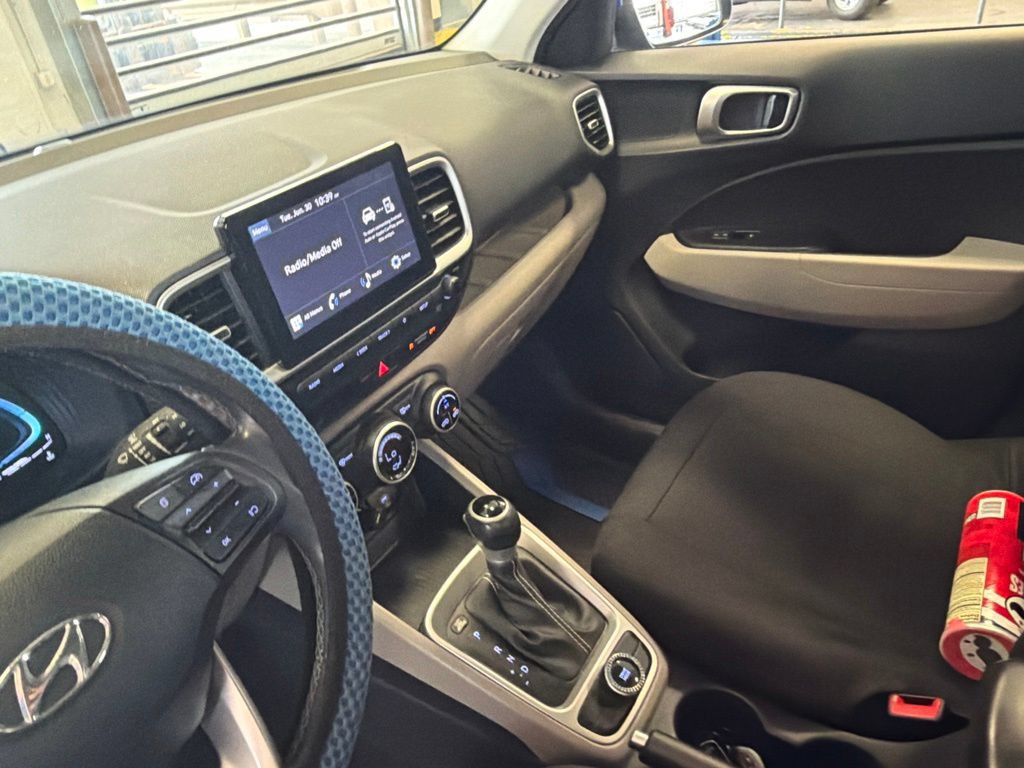 Used 2024 Hyundai Venue SEL FWD image 4