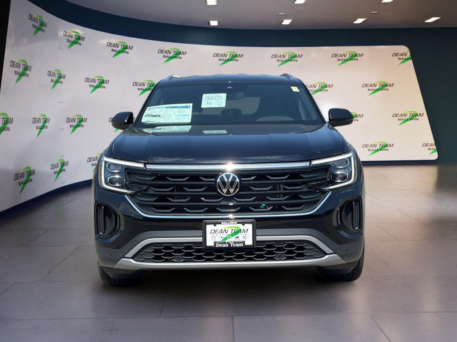 New 2026 Volkswagen Atlas Cross Sport SE image 2