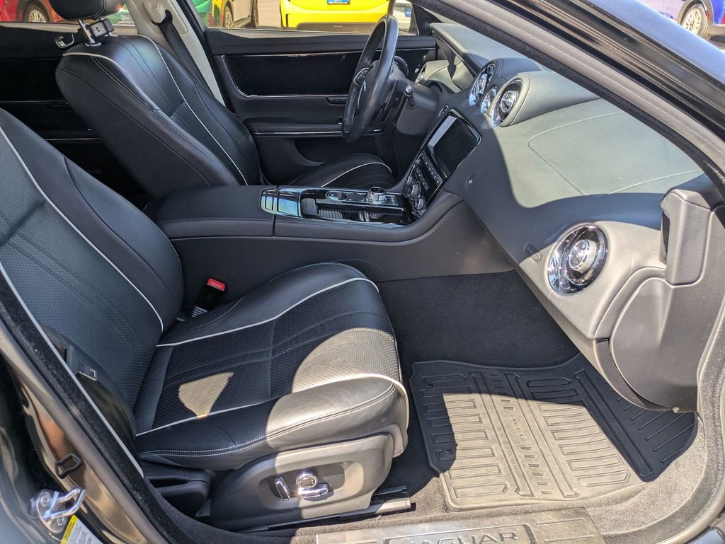 Used 2019 Jaguar XJ R-Sport image 23