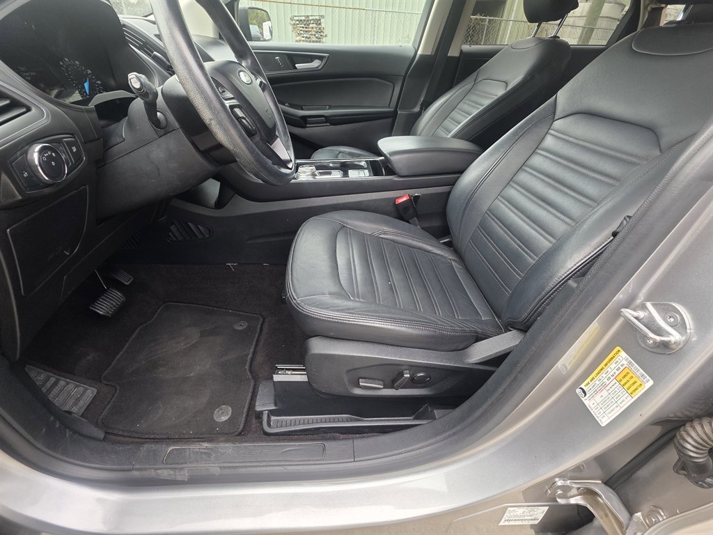 Used 2020 Ford Edge SE image 7
