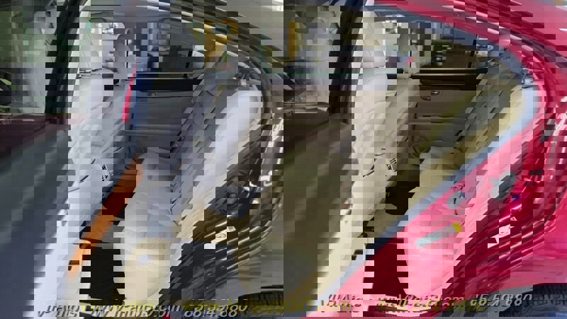 Used 2014 Lexus ES 300h w/ Premium Package w/Bamboo Trim image 17