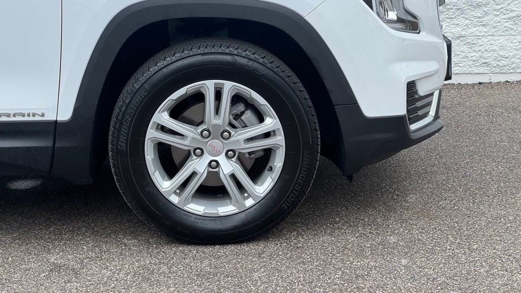 Used 2023 GMC Terrain SLE w/ Driver Convenience Package AWD/4WD image 3