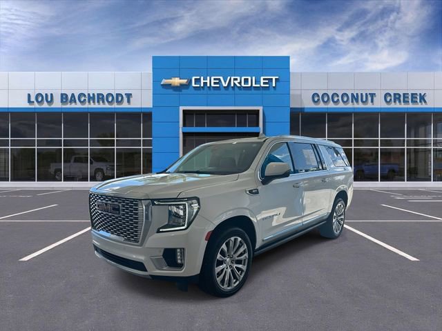 Used 2022 GMC Yukon XL Denali w/ Advanced Technology Package AWD/4WD image 4