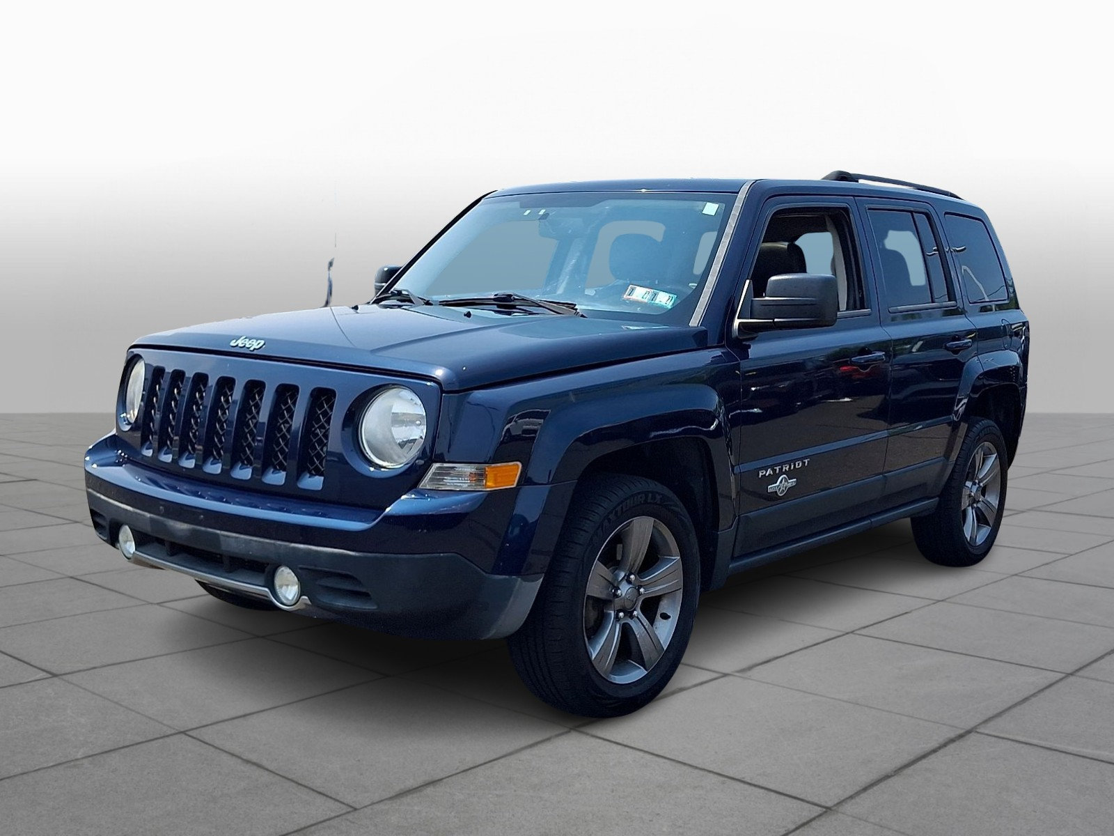 Used 2014 Jeep Patriot Latitude w/ Freedom Edition Package FWD image 4
