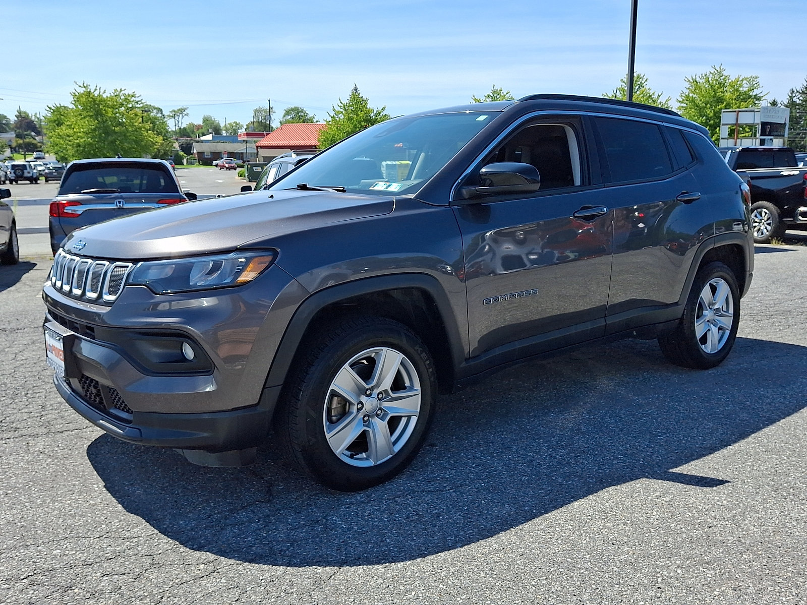 Used 2022 Jeep Compass Latitude w/ Convenience Group AWD/4WD image 3