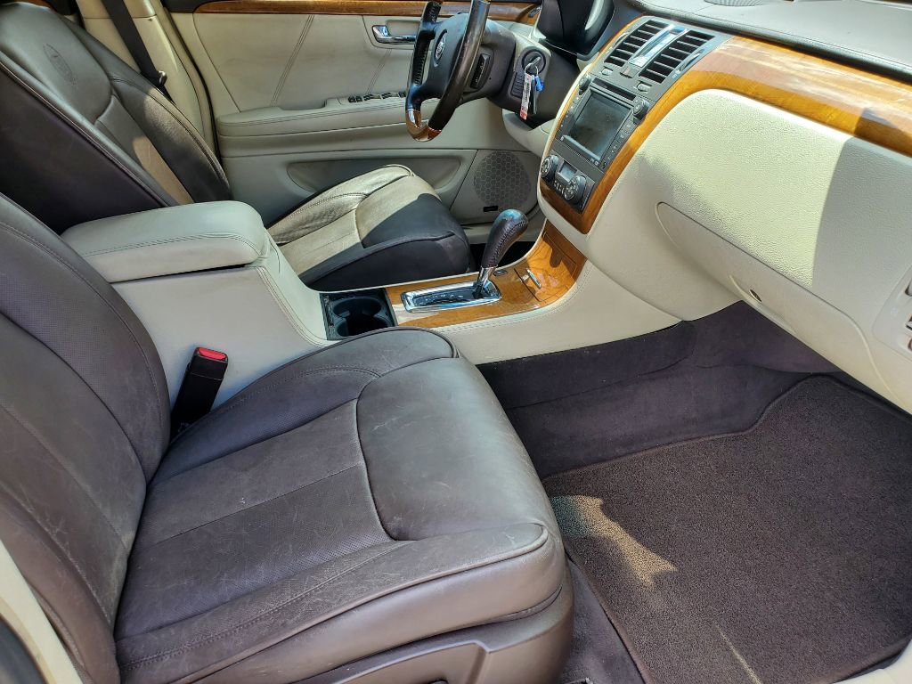 Used 2010 Cadillac DTS Platinum image 40