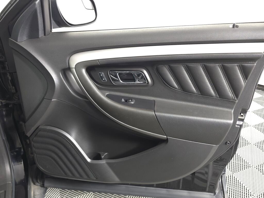 Used 2019 Ford Taurus SEL image 17