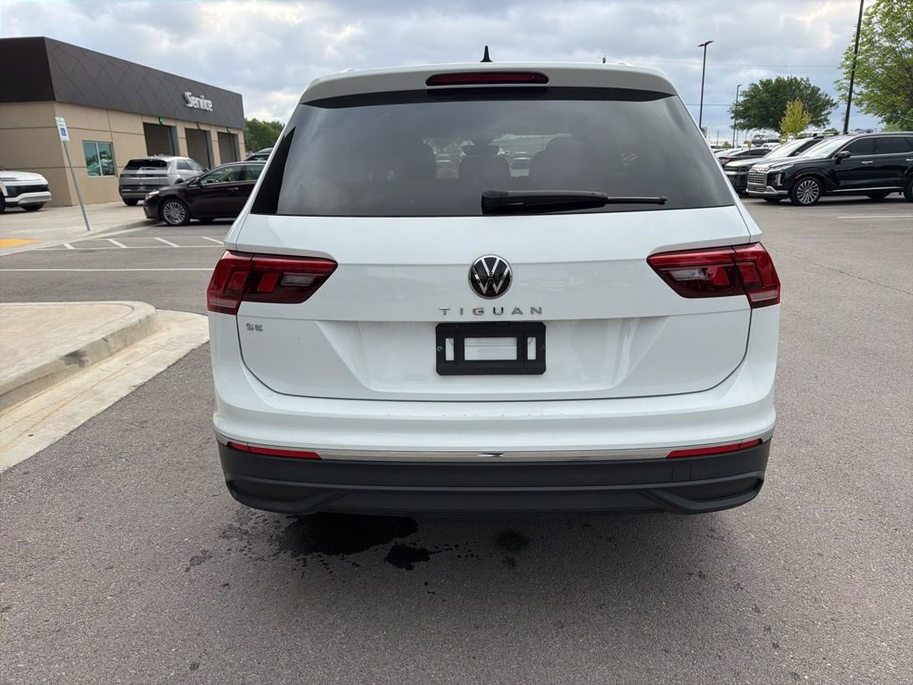 Used 2022 Volkswagen Tiguan SE w/ Panoramic Sunroof Package image 11