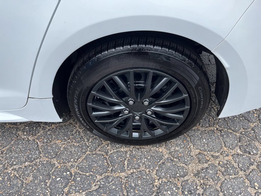 Used 2022 Toyota Corolla LE FWD image 16