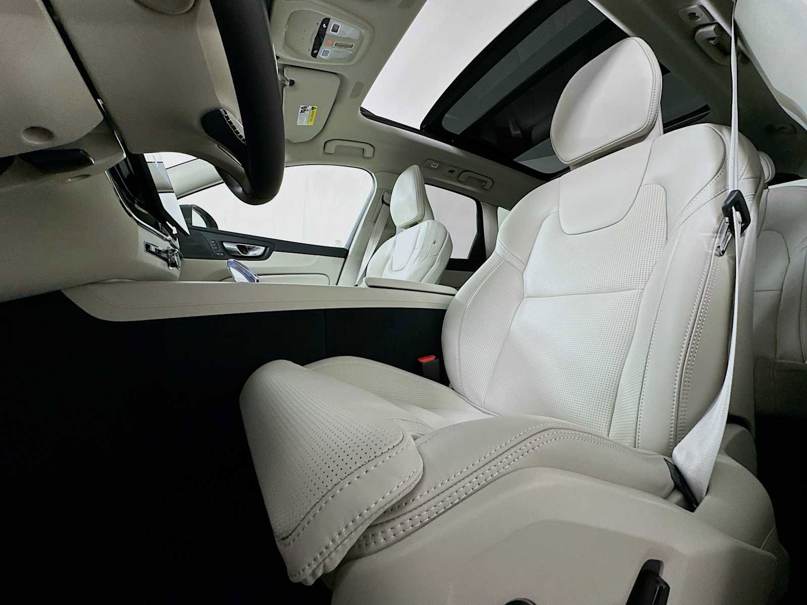 New 2026 Volvo XC60 B5 Ultra w/ Protection Package Premier image 19
