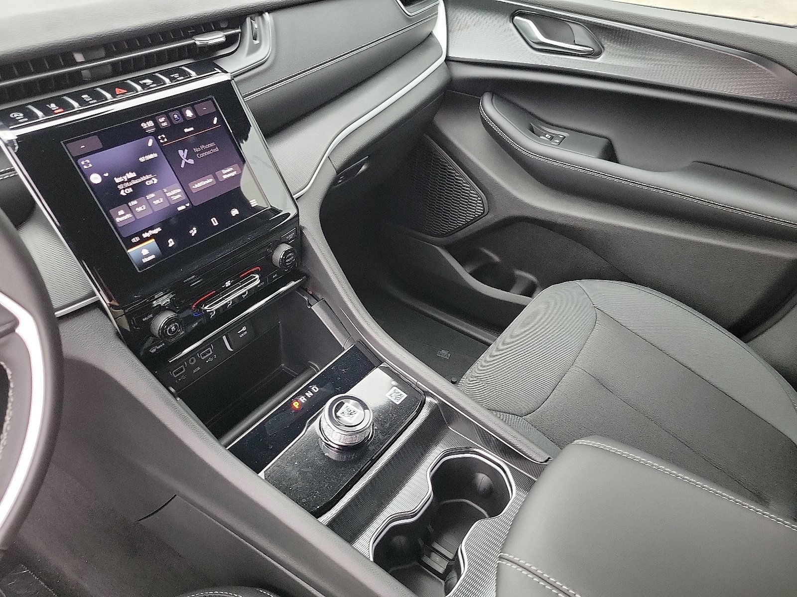 New 2025 Jeep Grand Cherokee Laredo X AWD/4WD image 12