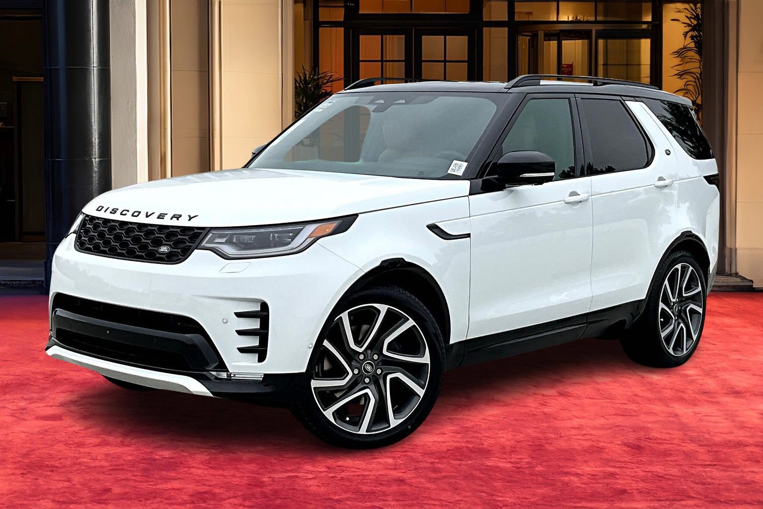 New 2025 Land Rover Discovery Dynamic SE
