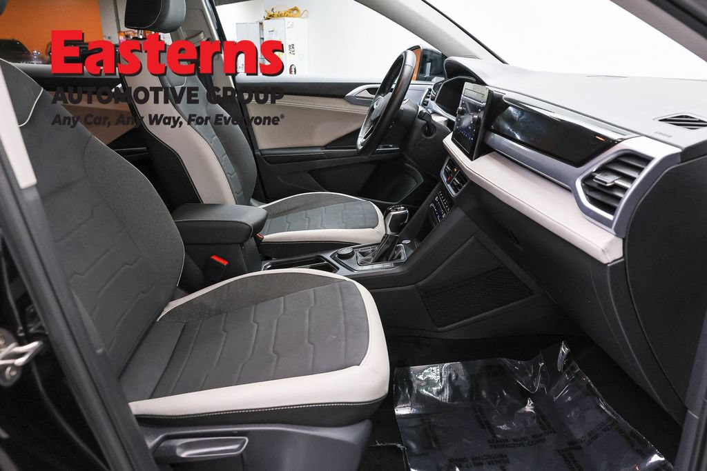 Used 2025 Volkswagen Taos SE AWD/4WD image 23