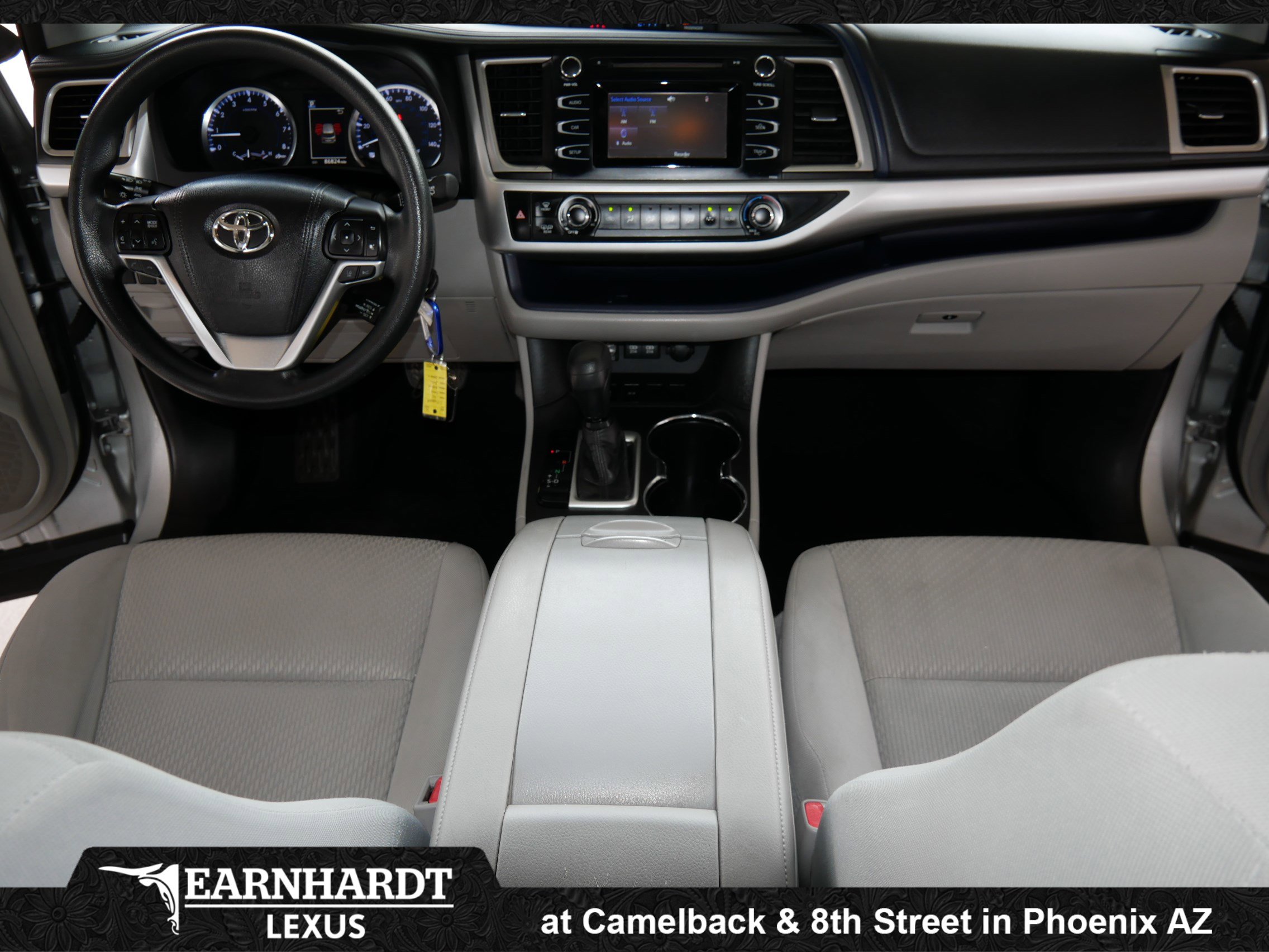 Used 2017 Toyota Highlander LE image 32