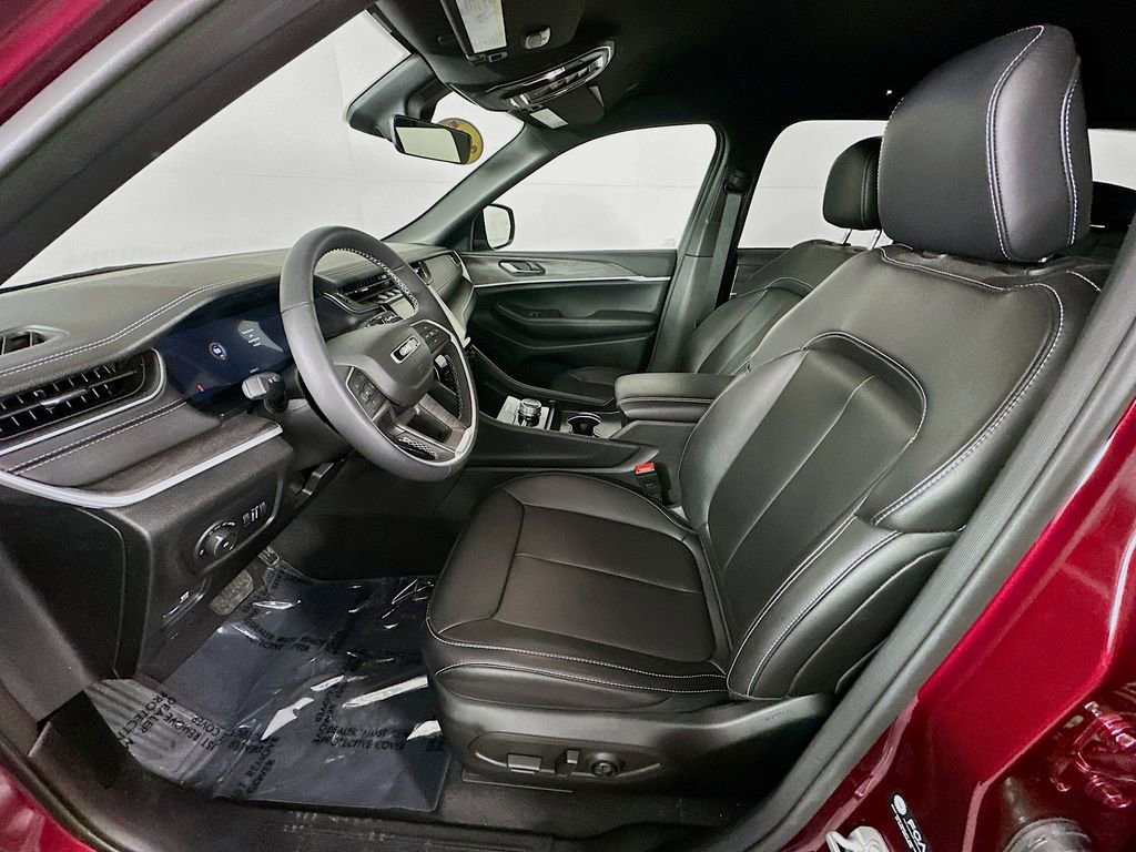 Certified 2025 Jeep Grand Cherokee Limited image 33