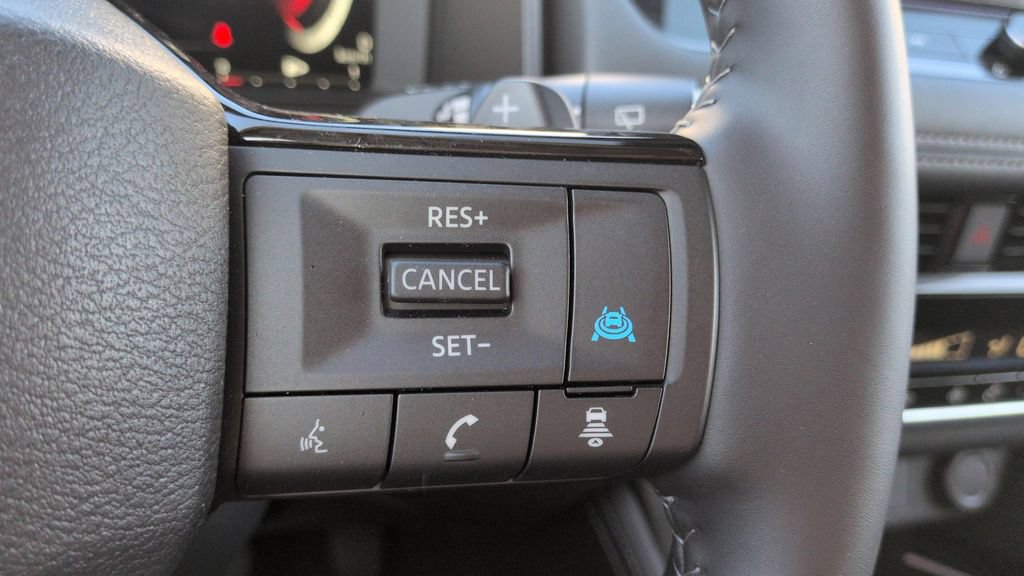 Certified 2025 Nissan Rogue Platinum FWD image 22