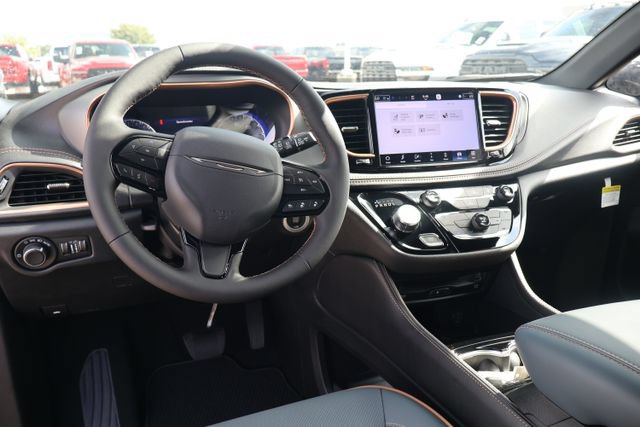 New 2027 Chrysler Pacifica Pinnacle w/ Theater Group FWD image 13