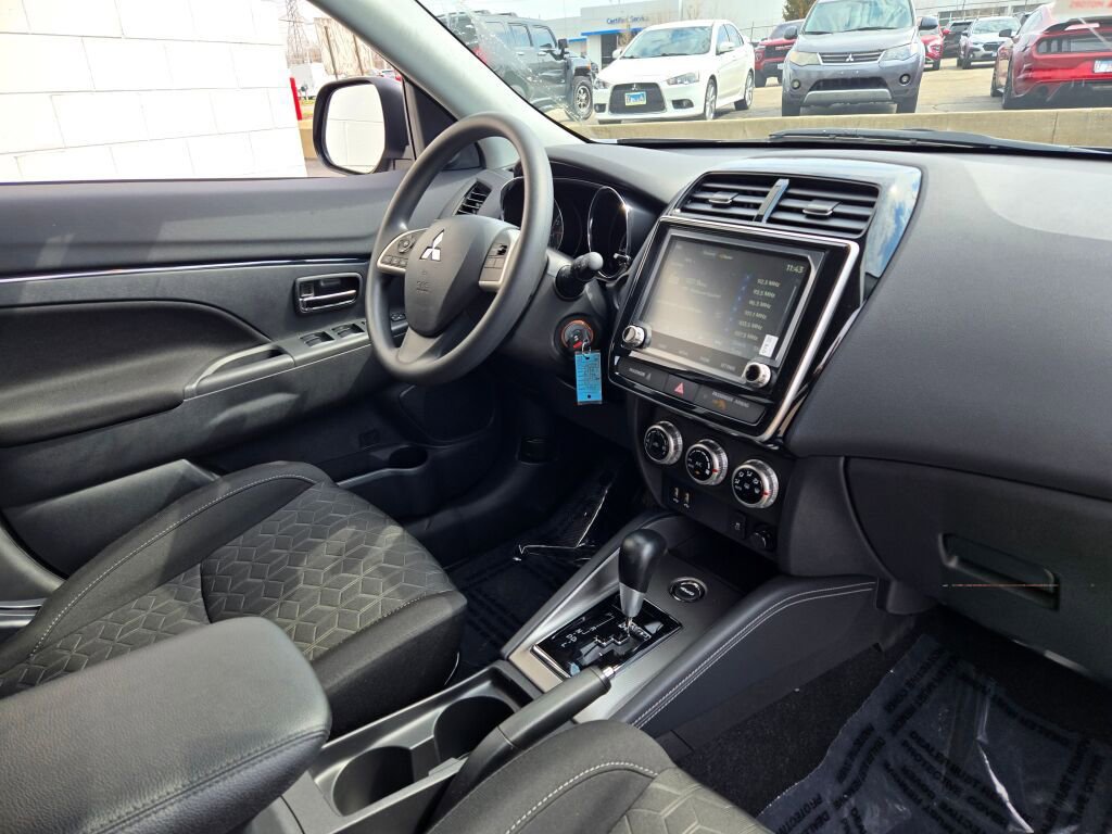 Used 2026 Mitsubishi Outlander Sport ES AWD/4WD image 5