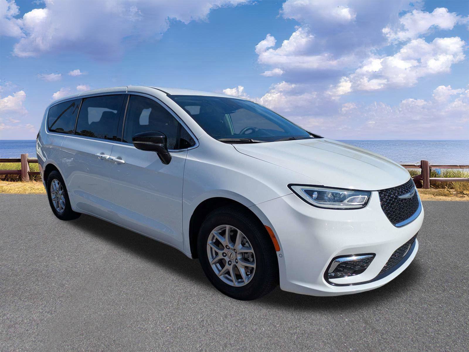 Used 2024 Chrysler Pacifica Touring-L image 10