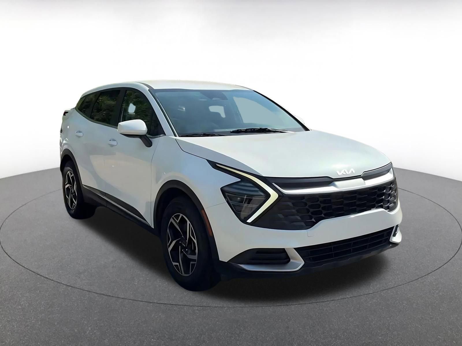 Used 2025 Kia Sportage LX FWD image 3