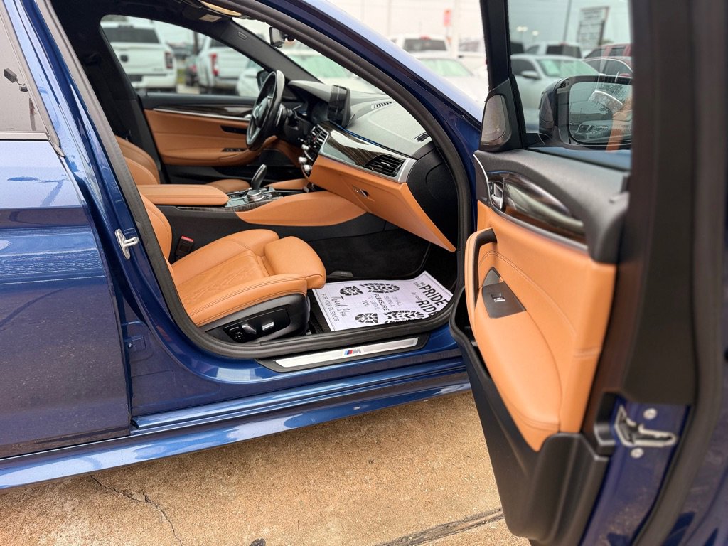 Used 2022 BMW 530e w/ Premium Package image 4