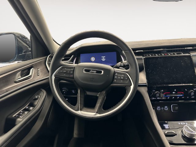 Used 2024 Jeep Grand Cherokee Limited AWD/4WD image 12
