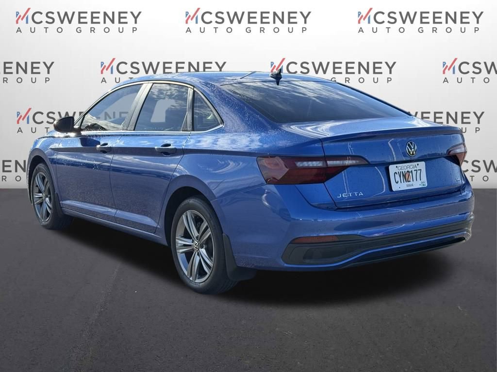 Used 2023 Volkswagen Jetta SE image 3