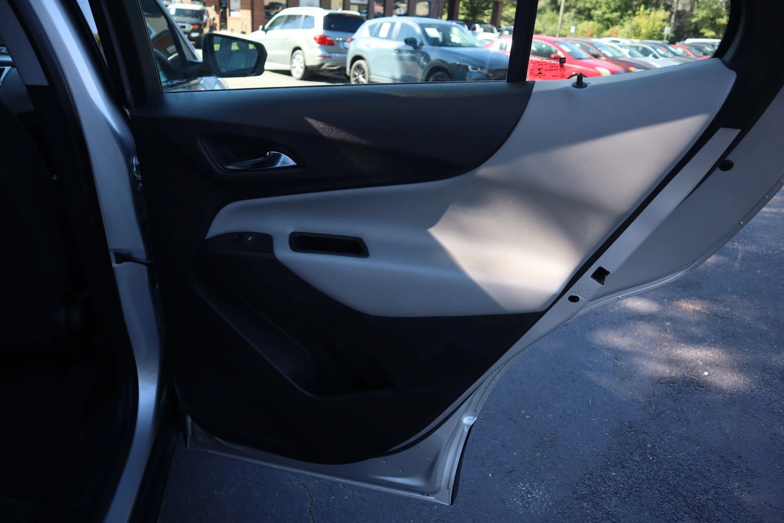 Used 2019 Chevrolet Equinox LS FWD image 17