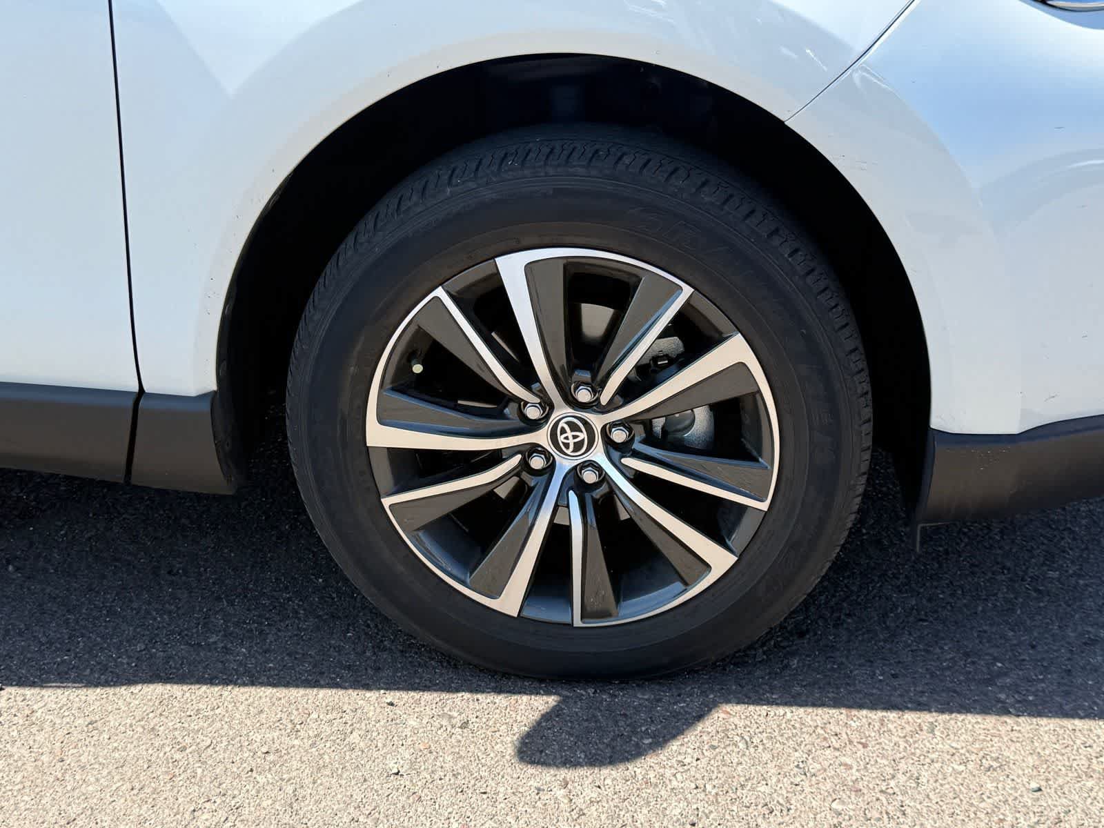 Used 2023 Toyota Venza LE AWD/4WD image 7