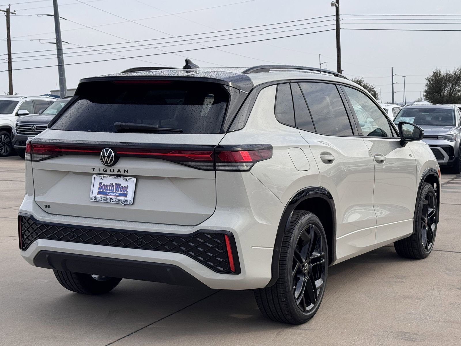 New 2026 Volkswagen Tiguan SE R-Line image 4