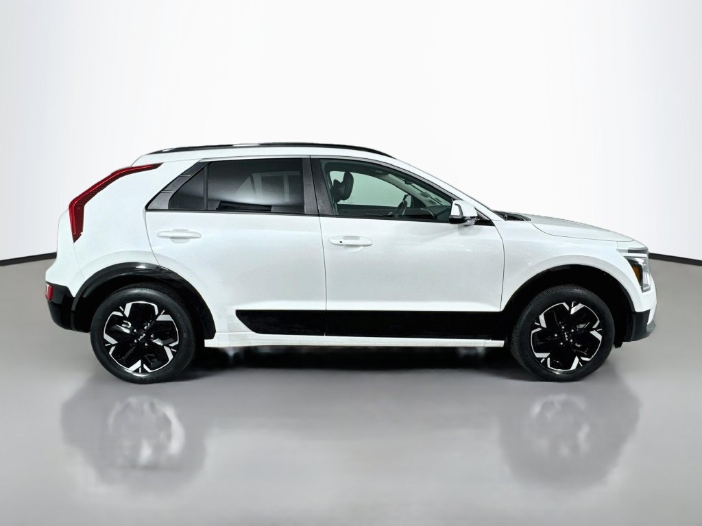 Used 2023 Kia Niro Wind w/ Wind Preserve Package FWD image 6
