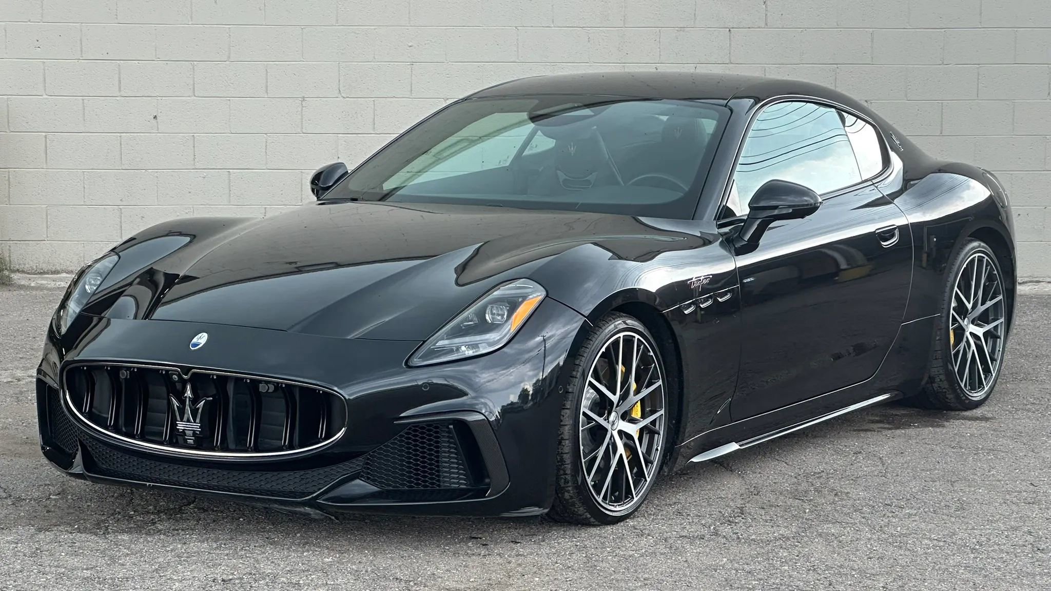 Used 2024 Maserati GranTurismo Trofeo AWD/4WD image 2