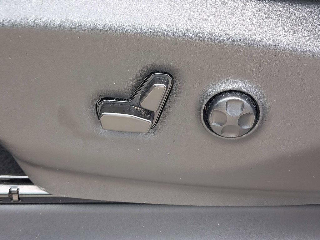 Certified 2022 Chrysler Voyager LX FWD image 20