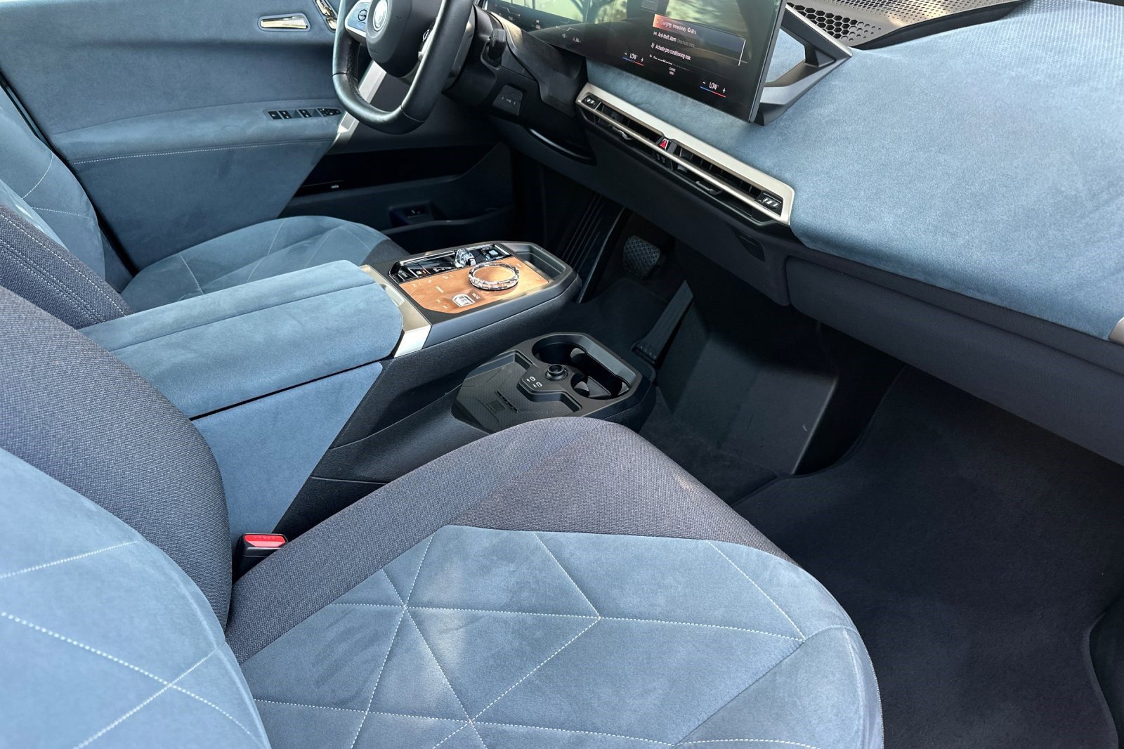 Used 2023 BMW iX xDrive50 w/ Premium Package image 20