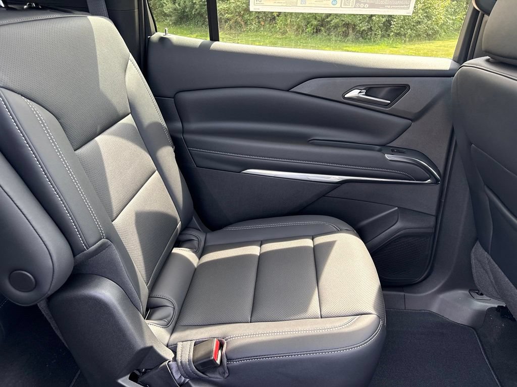 New 2027 Chevrolet Traverse LT w/ Sun and Wheel Package AWD/4WD image 39