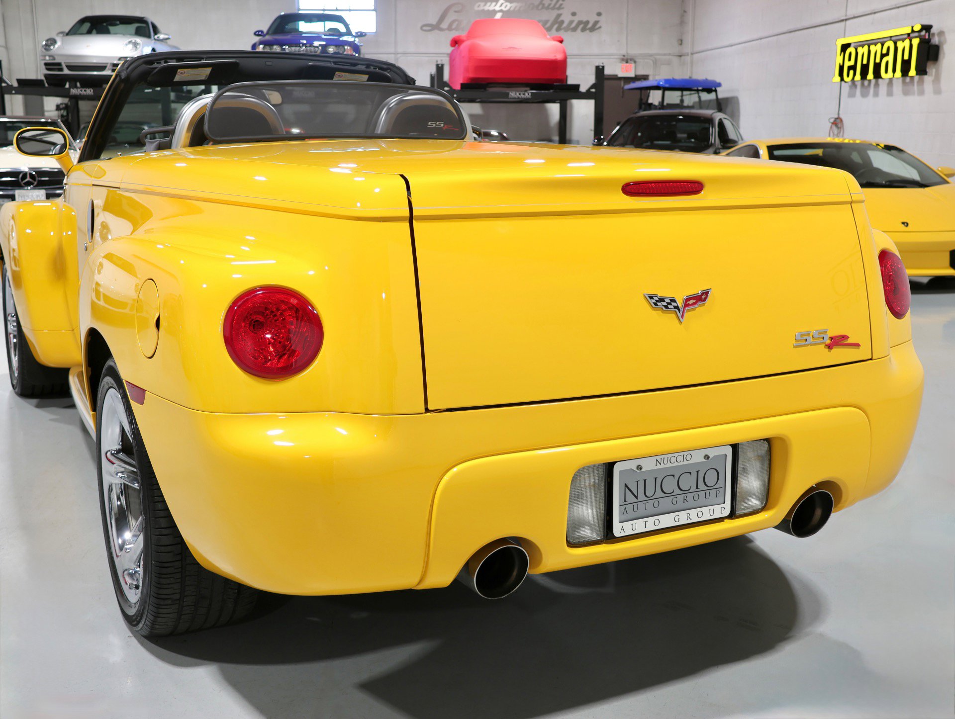 Used 2005 Chevrolet SSR 6 Speed Manual - Only 12K Mile w/ Preferred Equipment Group image 34