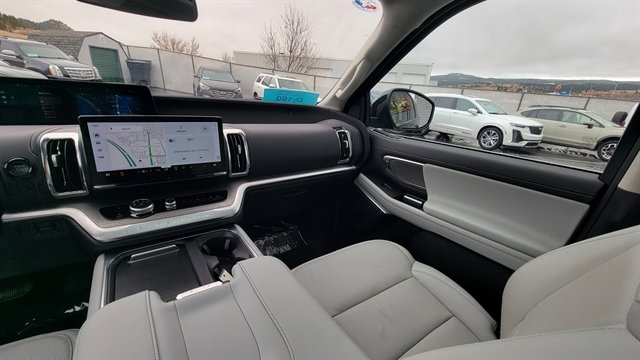 Used 2025 Ford Expedition Max Platinum image 17