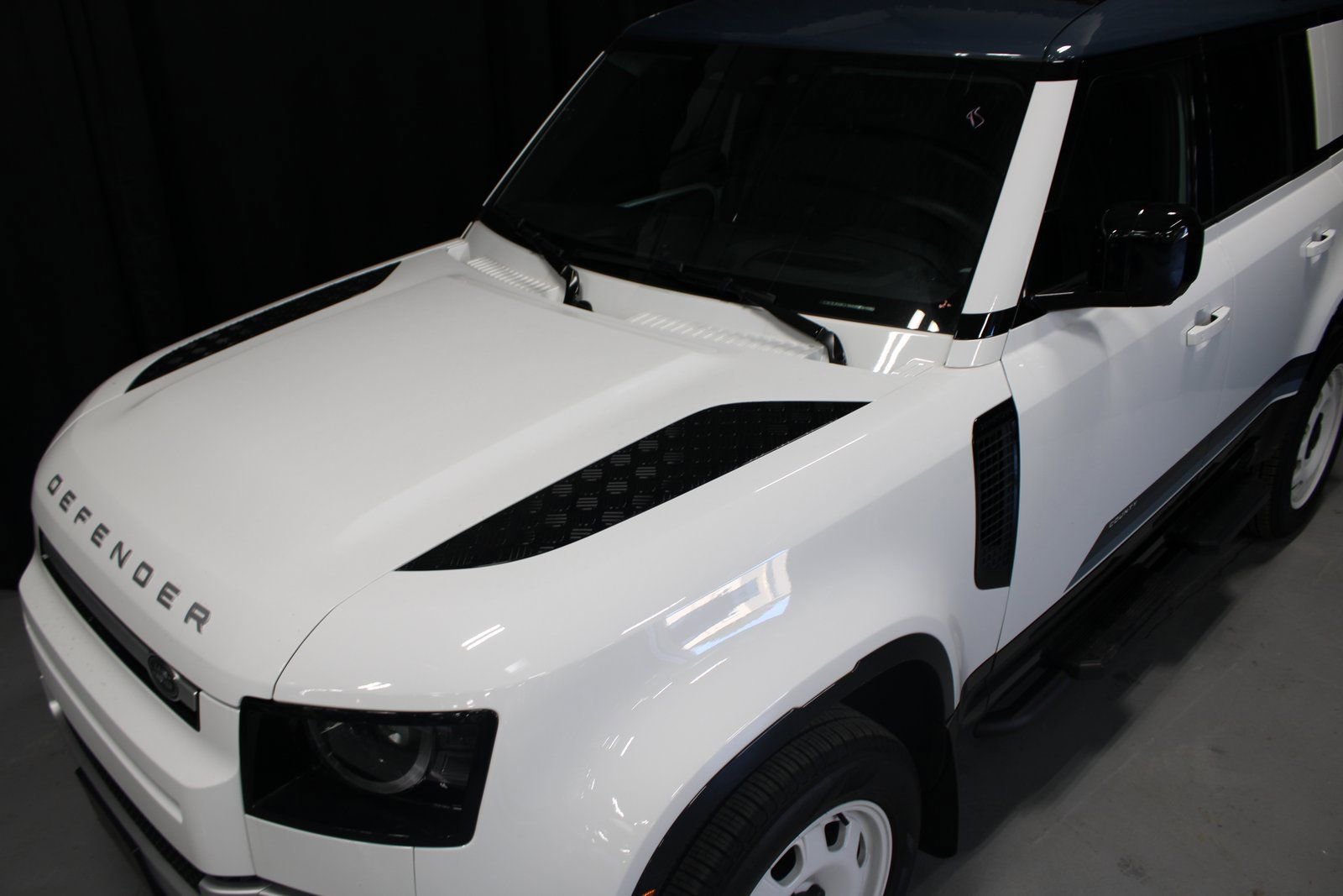 Used 2025 Land Rover Defender 110 S image 9