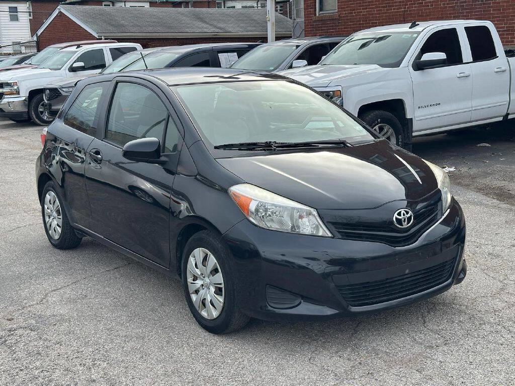 Used 2012 Toyota Yaris L image 1