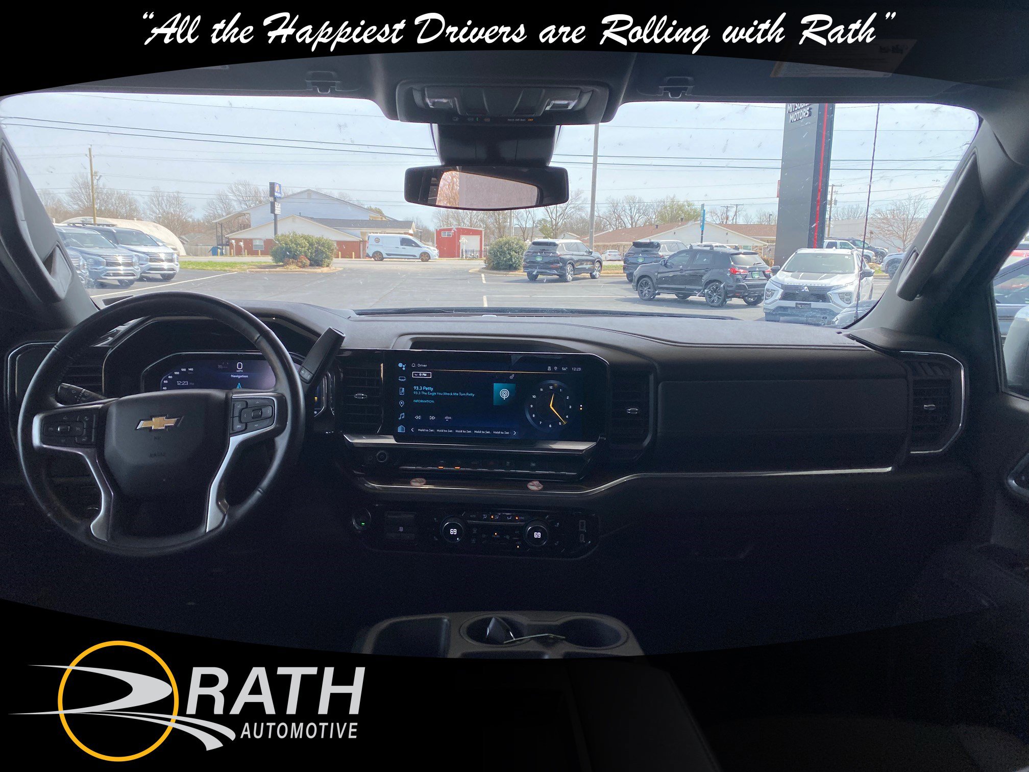 Used 2025 Chevrolet Silverado 1500 LT AWD/4WD image 15